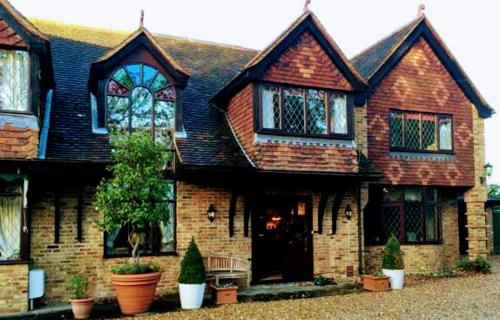 Tudor Place, Sindlesham, Berkshire