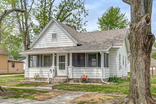 . 1 Mi to Park & Lake! Charming Retreat in Sullivan