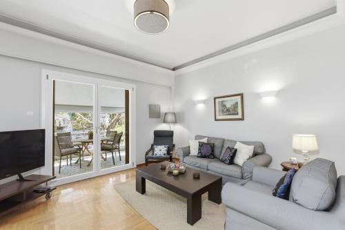 Spacious renovated flat in the Athens Riviera, Atenas