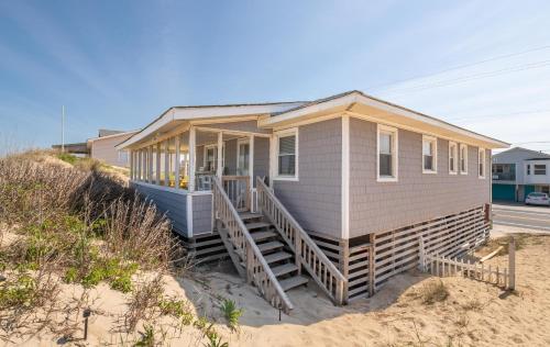 Wayfarer's Rest - Kitty Hawk MP 3.5, Oceanfront, Ocean View, Year Round Flex Stays in Кити Хоук, Северна Каролина