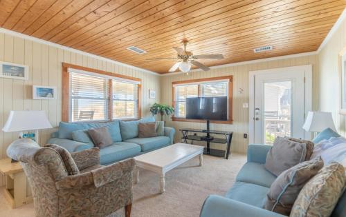 Wayfarer's Rest - Kitty Hawk MP 3.5, Oceanfront, Ocean View, Year Round Flex Stays in Кити Хоук, Северна Каролина