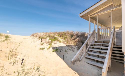 Wayfarer's Rest - Kitty Hawk MP 3.5, Oceanfront, Ocean View, Year Round Flex Stays in Кити Хоук, Северна Каролина