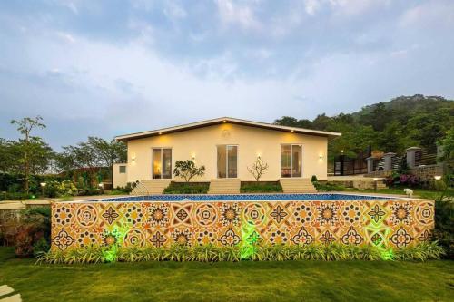 Calmhouse W Pond View Jalanta stays – khách sạn tại Khandala