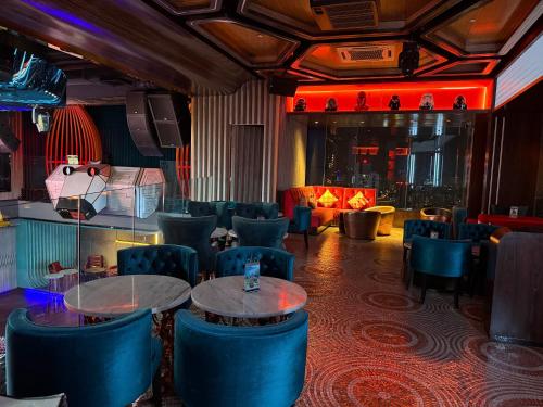 The platinum suites by ZYVO stay - image 9
