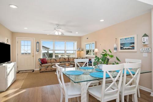 Katie Lous Place in Caswell Beach (NC)