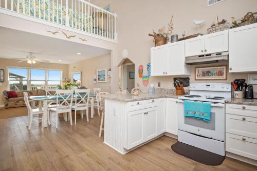 Katie Lous Place in Caswell Beach (NC)