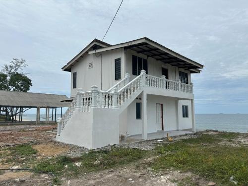 Tube by the sea - Dungun