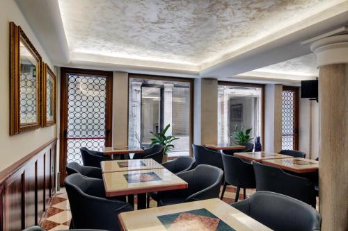 Hotel Commercio & Pellegrino - image 24