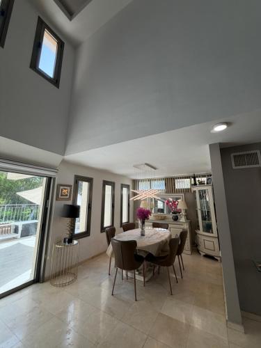 Facilities, Luxury Family Villa with Private Pool & Jacuzzi in Raanana