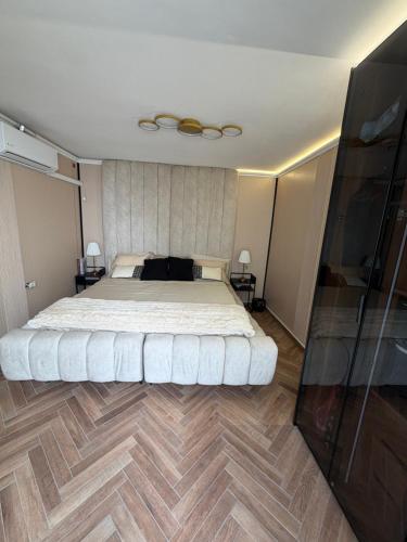 Luxury Family Villa with Private Pool & Jacuzzi in Raanana
