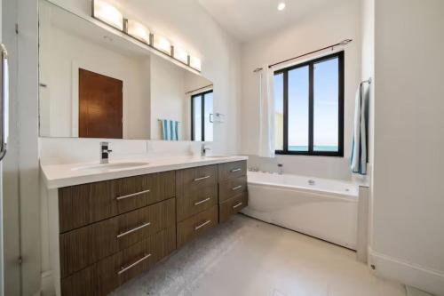 EXCLUSIVE Modern Apartment in Nasáu Bahamas - image 4