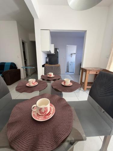 ห้องประชุม / บอลรูม, Apartamento em Ubatuba 2 Quartos com Ar e Churrasqueira 700m da Praia Itagua Garagem in ปรายา โด อิตากวา