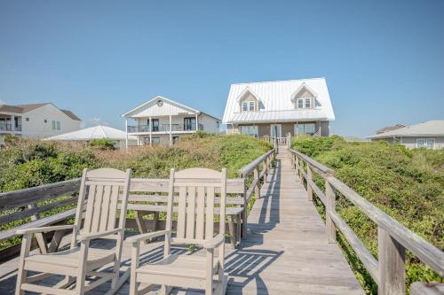 Linger Longer in Caswell Beach (NC)