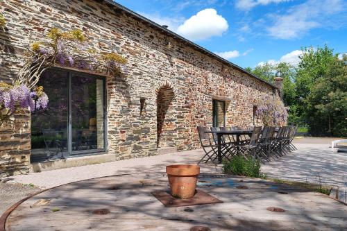 Grand Gîte Le Jeanneau Spa 15p (Grand Gite Le Jeanneau Spa 15p) in Bonnoeuvre ciems
