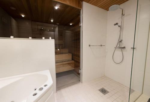Létesítmények, Kaksikerroksinen asunto Ullanlinnassa oma Spa in Ullanlinna