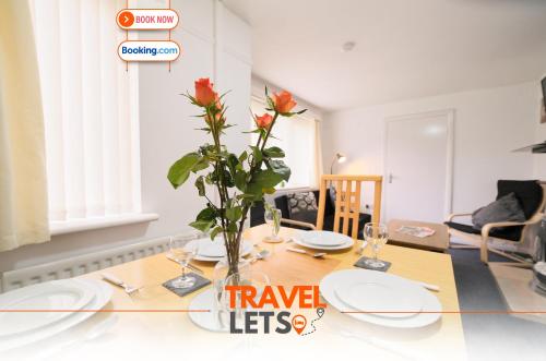 2BR House By Travel Lets Holiday Homes Ballykelly With Private Garden gîte à louer Ballykelly