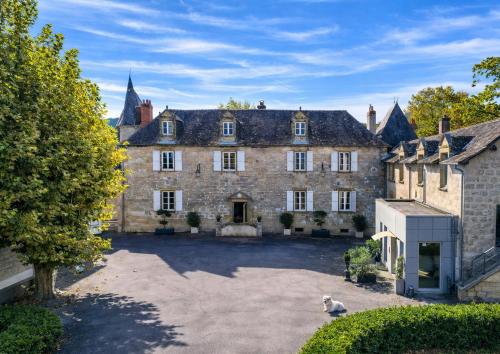 Exterior view of Hotel Chateau de Lacan