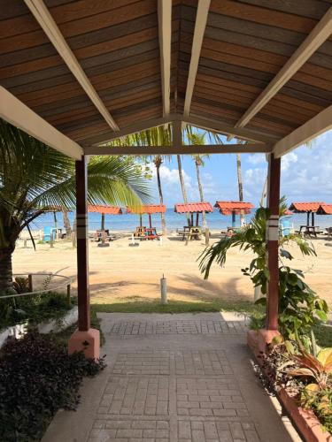 . Vicina Maris Beach Lodge