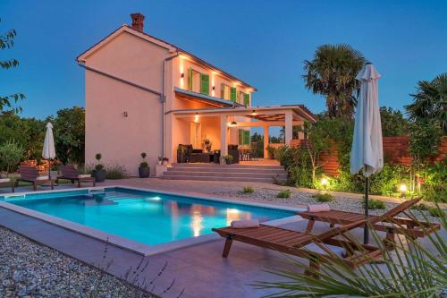 Crassula Summer Villa with Private Pool – khách sạn tại Kras