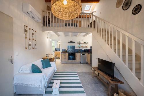 1 queen bed, 1 sofa bed
