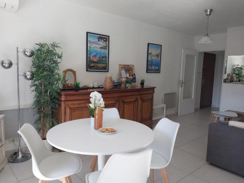 Appartement lumineux de 55 m2 avec 2 chambres, jardin de 90m2 et accès plage et commerces à pied