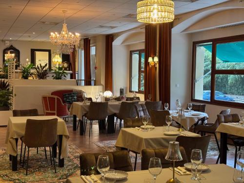 Étterem, Appart'Hotel Castel Emeraude, Charme et Caractere in Arles-sur-Tech