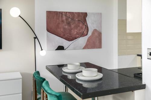 Luxury Apt- Balcony-Kensington- 24 7 security - image 17