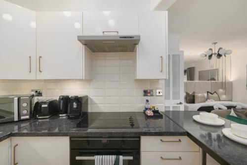 Luxury Apt- Balcony-Kensington- 24 7 security - image 23