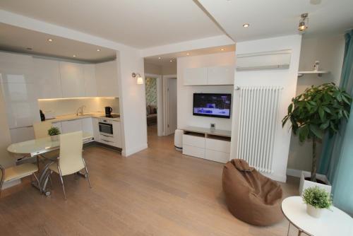 TVST Apartments Panoramic View - image 2