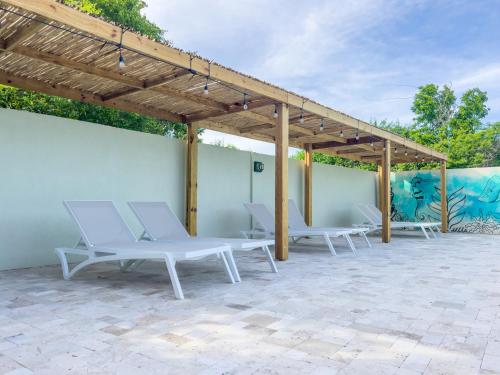 One Bedroom Tropical Escape - The green flamingo in Willibrordus
