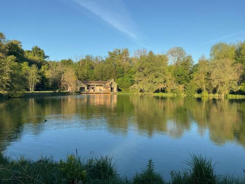 Logement au bord de l eau in Chateau-Landon