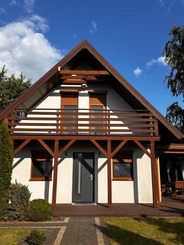 Domek nad jeziorem Kamionki Małe (Domek nad jeziorem Kamionki Male) in Turzno
