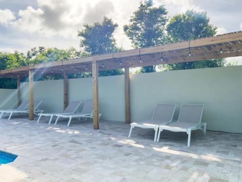 two bedroom Tropical Hideaway - The green flamingo in Willibrordus
