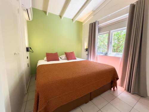 two bedroom Tropical Hideaway - The green flamingo in Willibrordus