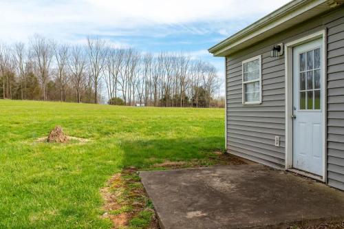Quiet and Comfortable 2 BD in Duplex in Salem (IN)