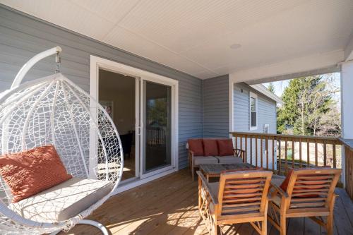Maple Manor - The Carriage House - image 4