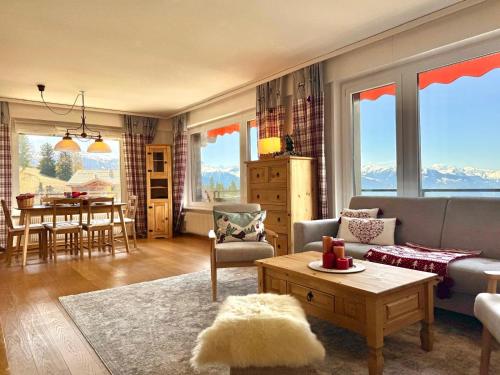 Sunny Alpine Apartment - 180 View