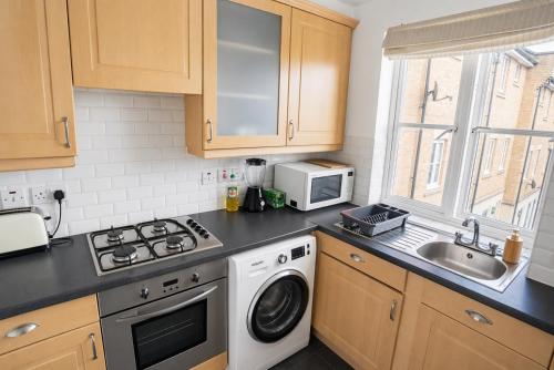 Modern Brixton 2 Bed Apartment with Free Gated Parking - image 10