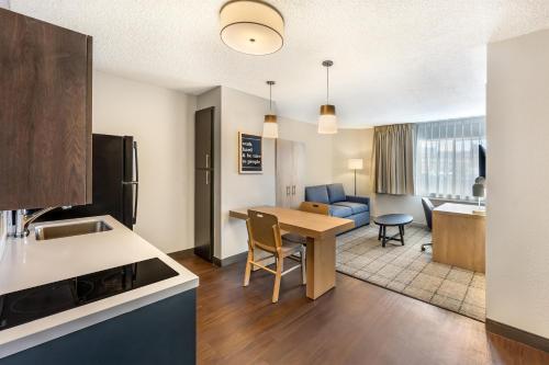 Sonesta Simply Suites Las Vegas - image 42