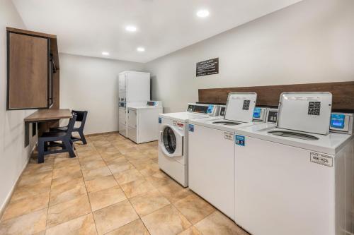 Sonesta Simply Suites Las Vegas - image 28