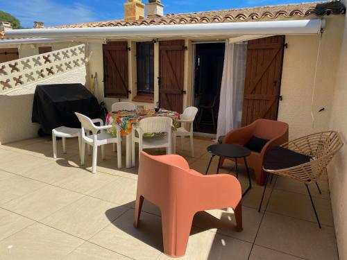 Le coin des cigales - Piscine - Parking - Proche village naturiste - Histoire de Clés