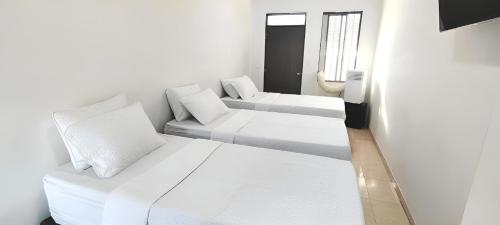 3 twin beds