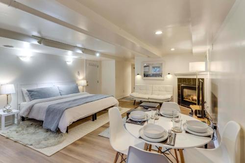 Walkable Green Lake Studio w/ Fireplace – khách sạn tại Tây Bắc Seattle