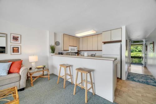 Oceanfront 1bd 1ba Walk to Shops Restaurants 215 - main image