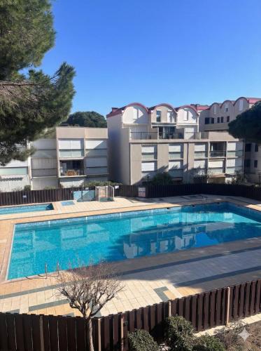 Résidence avec piscine & Proche du Port animé