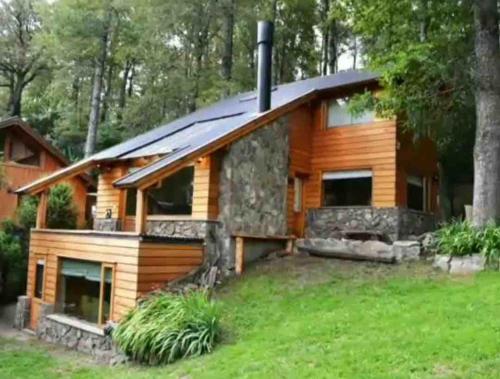 Excelente Casa en bosque con vista a Chapelco y Lago Lacar