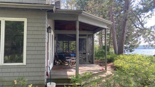 Shore House on Lake Sunapee in New London (NH)
