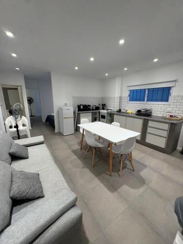 Departamento 3 ambientes a estrenar a 3 cuadras de la playa con cochera