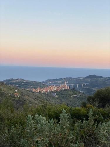 HOST4U - AGRITURISMO Il Geco III, Appartamento Piano Terra in Civezza