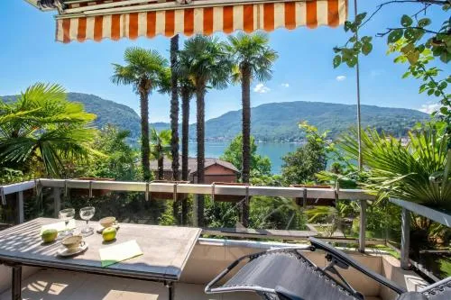 Queen Lake View Apartment with Terrace - Happy Rentals in Ponte Tresa, Schweiz